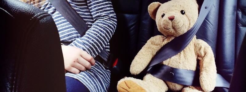Top 10 des accessoires indispensables en voiture pour vos enfants